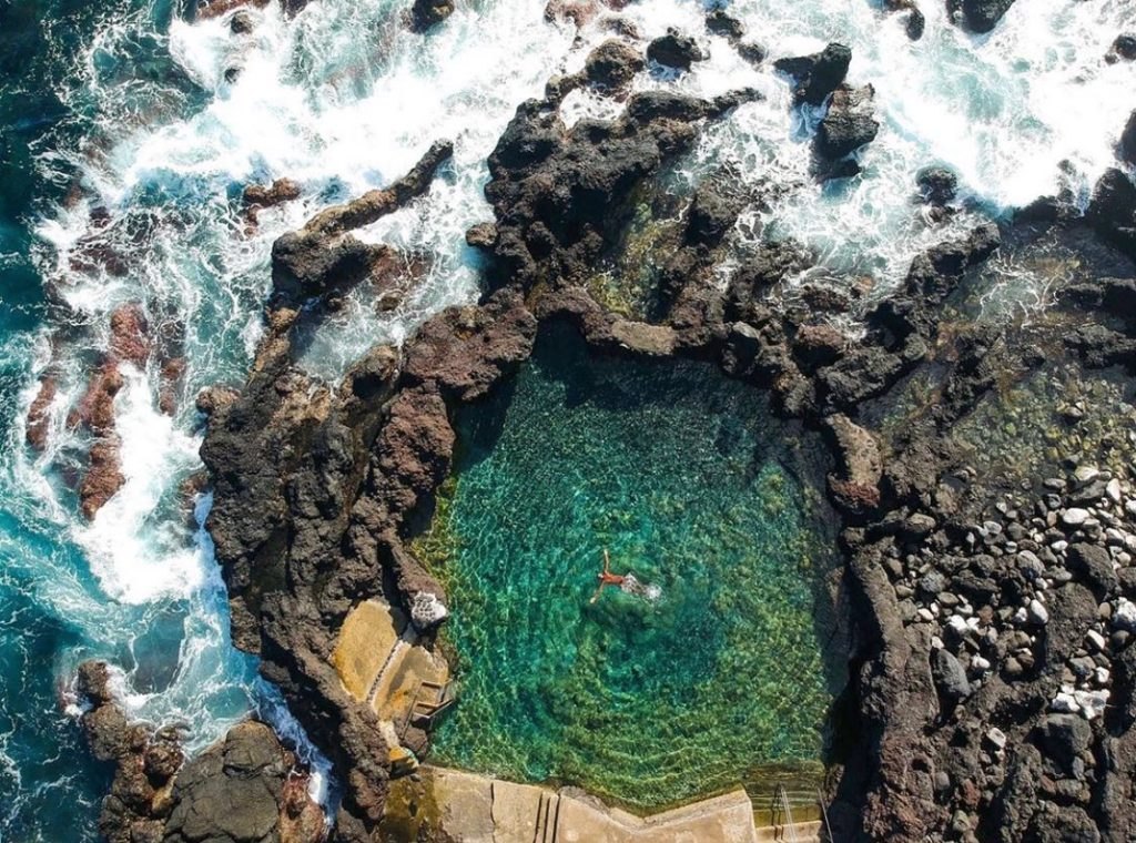 Piscina Natural na Ilha do Pico - Açores - imagem de myazoreshome.com